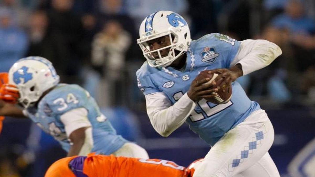 North Carolina quarterback Marquise Williams (12) picks up 19 yards in the third quarter against Clemson during the ACC Championship game on Saturday, December 5, 2015 at Bank of American Stadium in Charlotte, N.C.