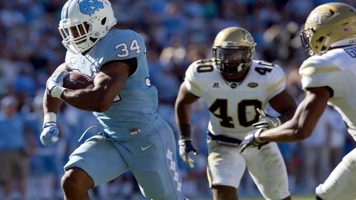 North Carolina’s Elijah Hood (34) picks up 15 yards in the third quarter against Georgia Tech. Hood rushed for 168 yards on 12 carries for three touchdowns in the Tar Heels’ victory.