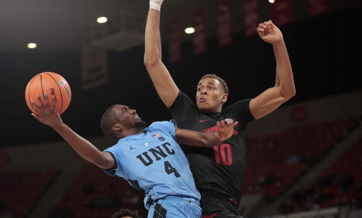 Arkansas’ Daniel Gafford (10) challenges a shot by North Carolina’s Brandon Robinson (4) last season. Gafford worked out for the Charlotte Hornets Tuesday.