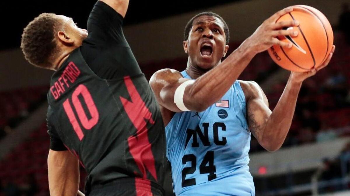 North Carolina's Kenny Williams (24) tries to get to the basket while being guarded by Arkansas' Daniel Gafford (10) in the second half.