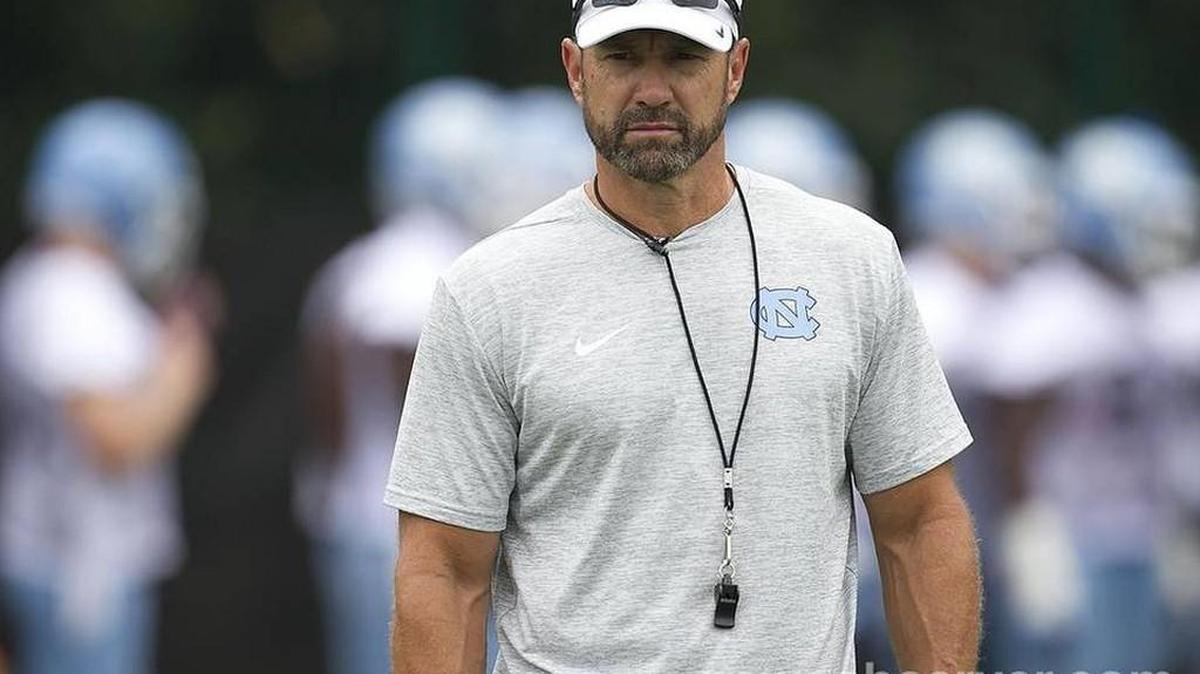 UNC coach Larry Fedora on Monday invited local police officers to practice, and to eat lunch with his team.