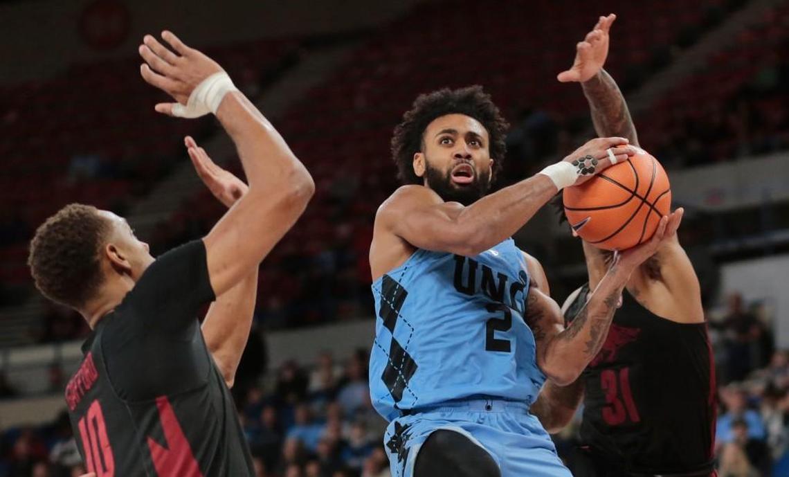 North Carolina's Joel Berry drives to the basket past Arkansas' Daniel Gafford (10) and Anton Beard (31) in the second half.