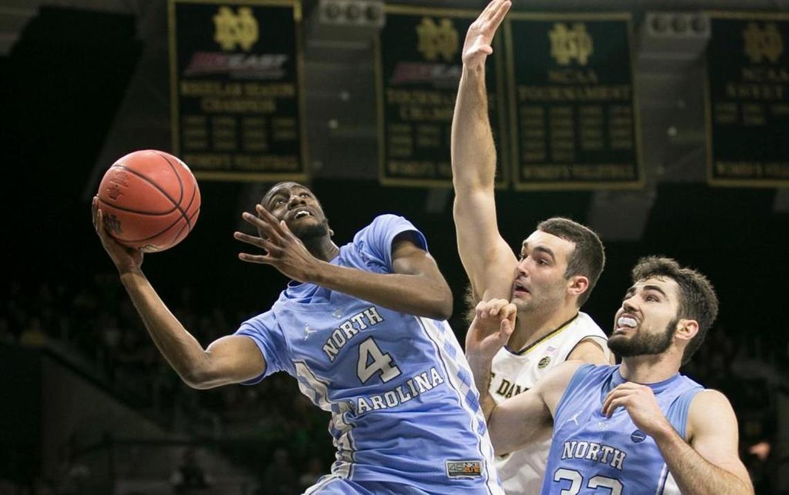 North Carolina's Brandon Robinson (4) drives to the basket against Notre Dame's John Mooney (33) during the second half.