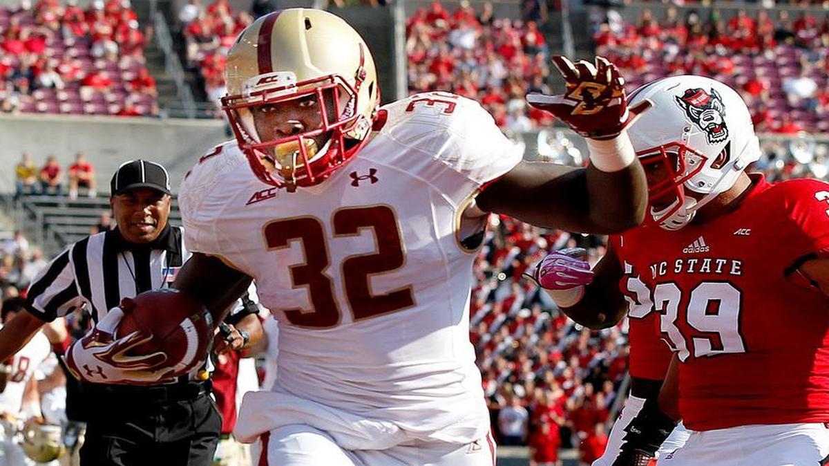 
Boston College's Jon Hilliman (32) runs in for a 10-yard touchdown during the first half of N.C. State's game against Boston College at Carter-Finley Stadium in Raleigh,  Oct. 11, 2014.
