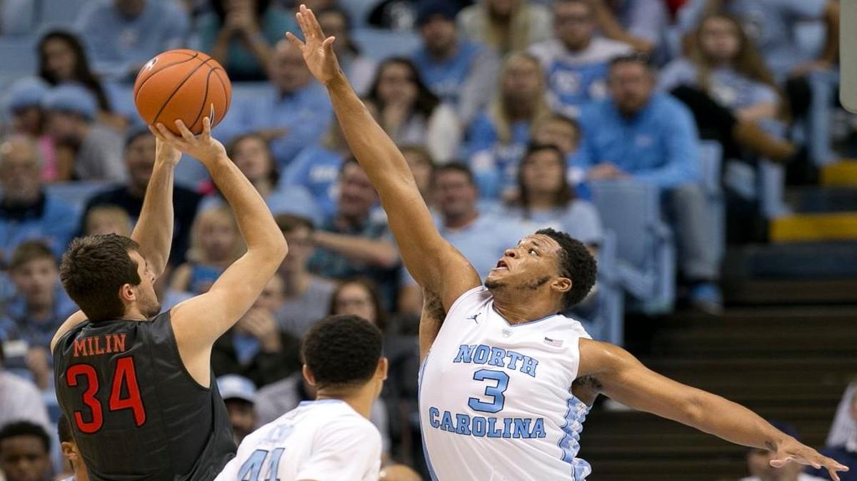 North Carolina’s Kennedy Meeks blocks a shot by Fairfield’s Matija Milin on Nov. 15, 2015. Meeks is expected to miss at least two weeks with a knee injury.