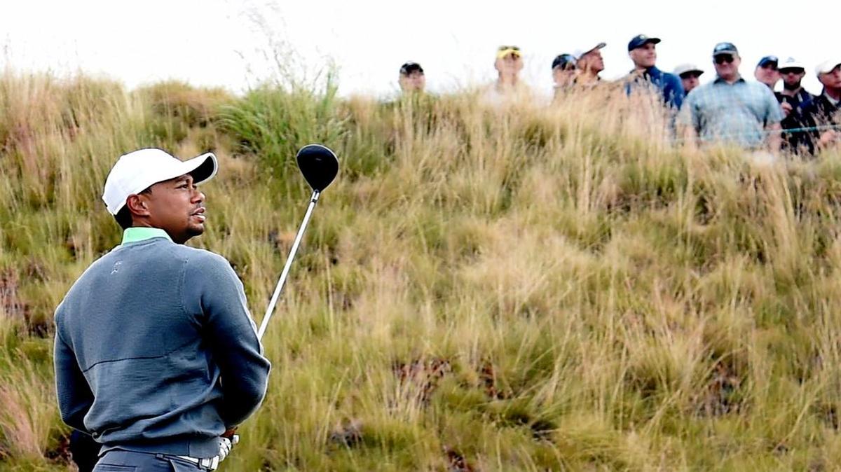 
Tiger Woods watches his tee shot as a gallery of fans look on during a practice round prior to the start of the 115th U.S. Open Championship at Chambers Bay on June 16, 2015 in University Place, Washington. 
