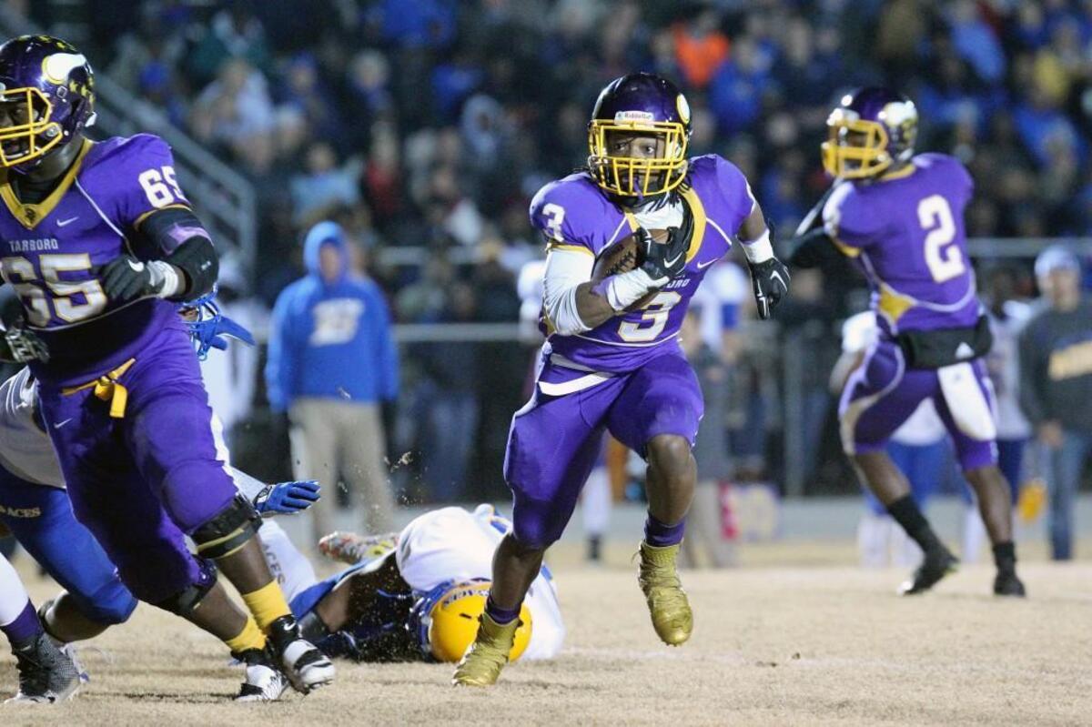 Tarboro's Deontae Williams (3) receives the football from Tarboro's Tae Randolph (2) and runs it into the end zone. The Edenton Holmes Aces visited the Tarboro Vikings in the 1AA East final in the NCHSAA high school football playoffs on Dec. 1, 2017.