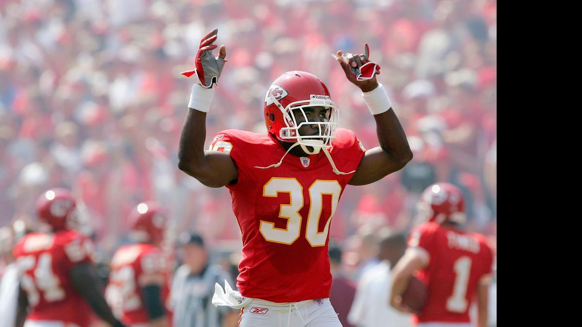 
Cornerback Dewayne Washington #30 of the Kansas City Chiefs tries to stir up the crowd before the home opener against the New York Jets on September 11, 2005 at Arrowhead Stadium in Kansas City, Missouri. The Chiefs won 27-7. (Photo by Brian Bahr/Getty Images) *** Local Caption *** Dewayne Washington
