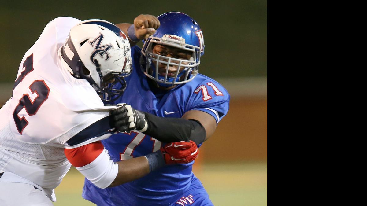 
Wake Forest High School’s Dexter Lawrence, right, fights Mallard Creek’s Jerome Brown at the line during the 4AA state finals Dec. 13 in Winston-Salem. Lawrence has been named the nation’s top high school football player by Internet recruiting site Rivals.com.
