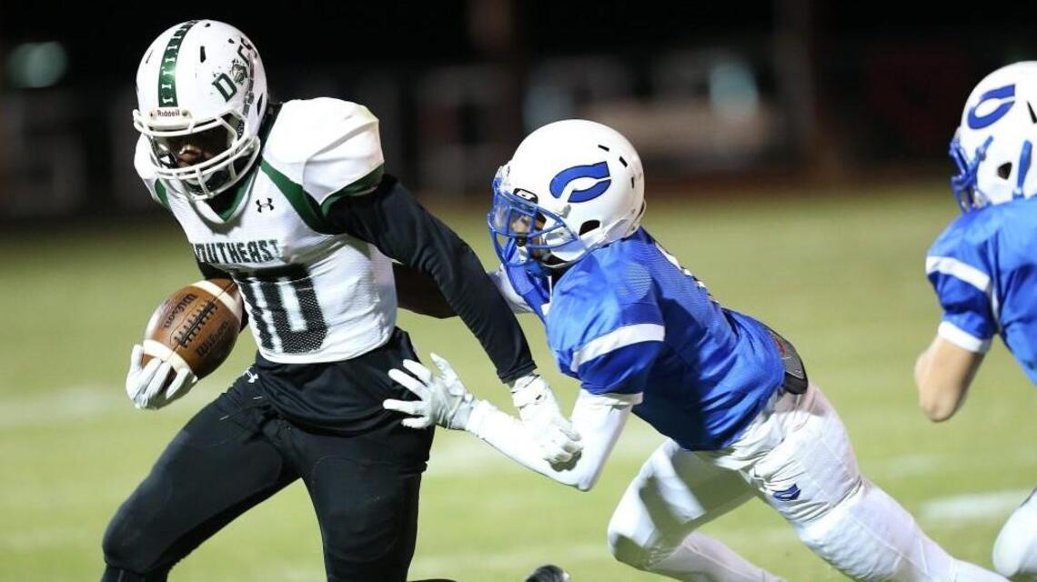 Southeast Raleigh fends off Clayton football to win 5th straight game
