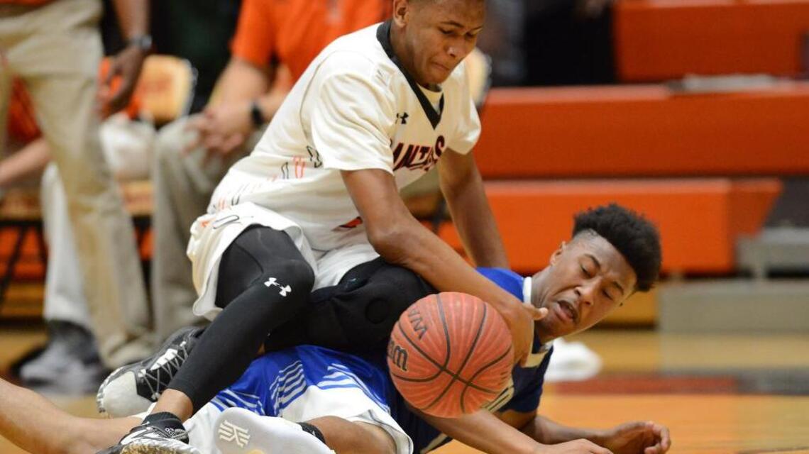 Orange girls fall, boys top Triton basketball but Connor Crabtree injured