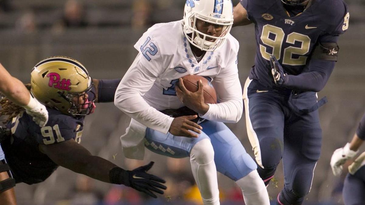 North Carolina quarterback Marquise Williams, center, rushes for four yards in the Tar Heels’ 26-19 win over Pittsburgh on Oct. 29. The Tar Heels need to keep their penalties and turnovers to a minimum in their matchup against Duke Saturday.