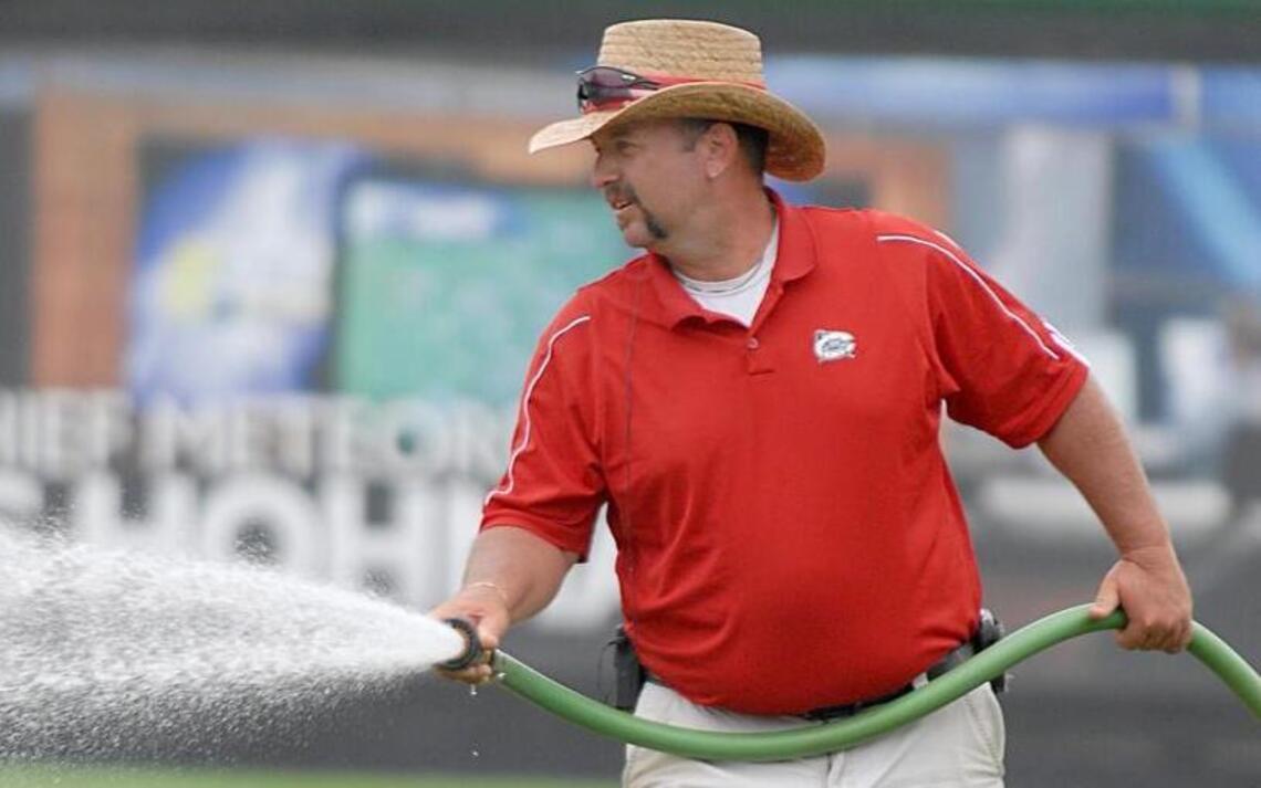 Carolina Mudcats groundskeeper honored by Carolina League