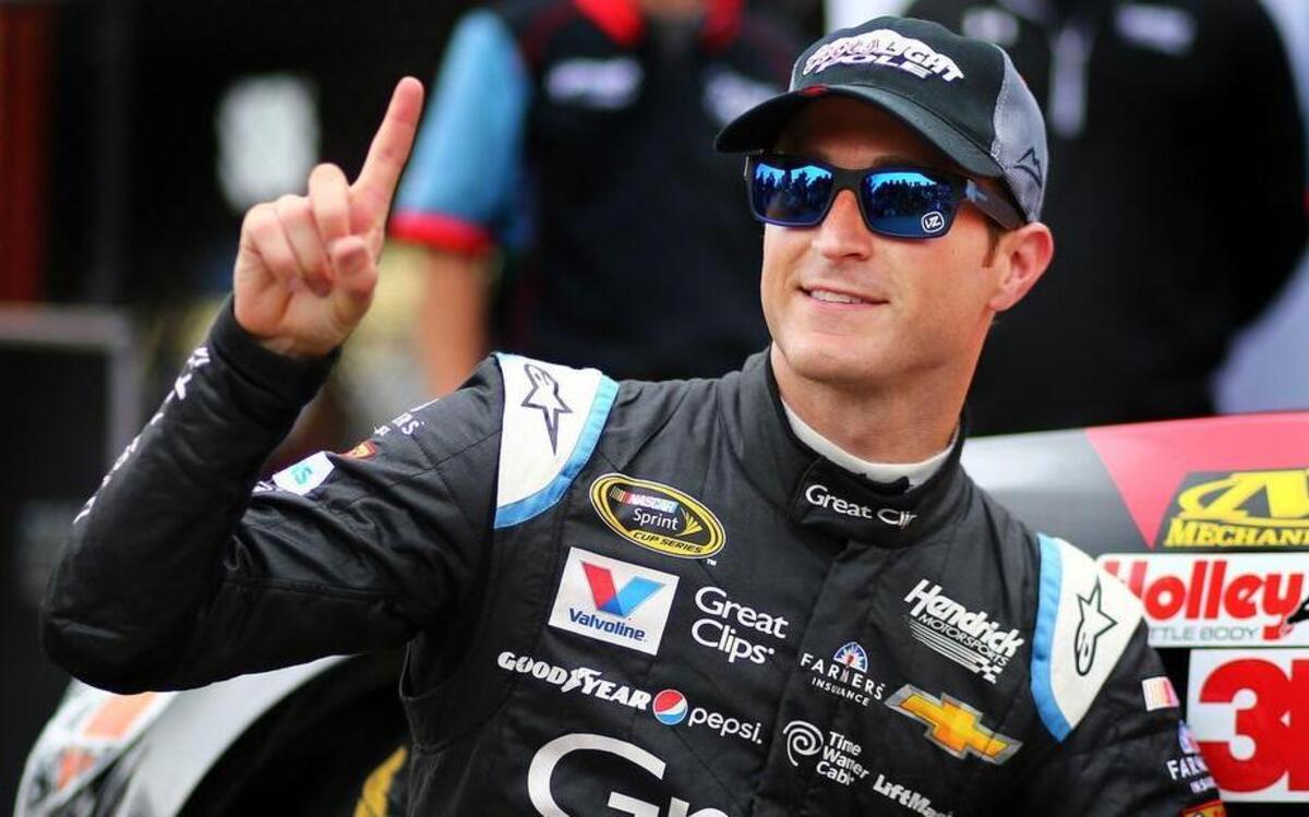 
Kasey Kahne, driver of the #5 Great Clips Chevrolet, wins the pole during qualifying for the NASCAR Sprint Cup Series Quicken Loans 400 at Michigan International Speedway on June 12, 2015 in Brooklyn, Michigan. (Photo by Rey Del Rio/Getty Images)
