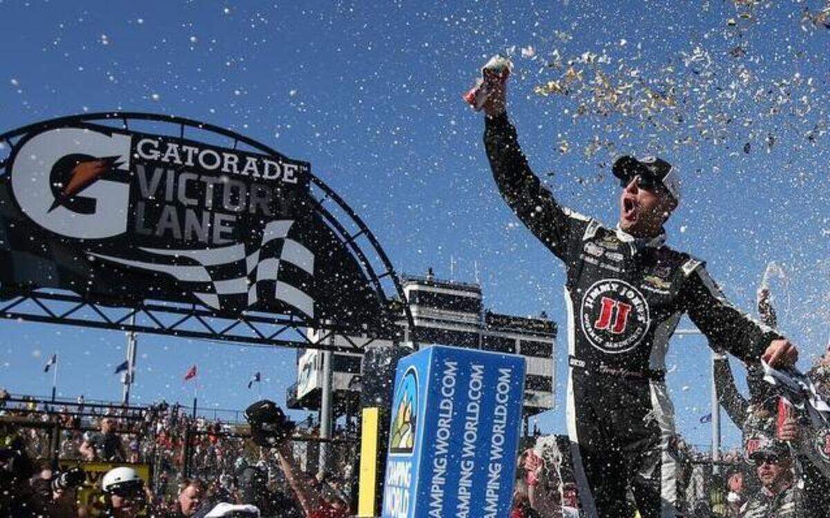 
Kevin Harvick, driver of the #4 Jimmy John's/ Budweiser Chevrolet, celebrates in victory lane after winning the NASCAR Sprint Cup Series CampingWorld.com 500 at Phoenix International Raceway on March 15, 2015 in Avondale, Arizona. (Photo by Chris Graythen/Getty Images)

