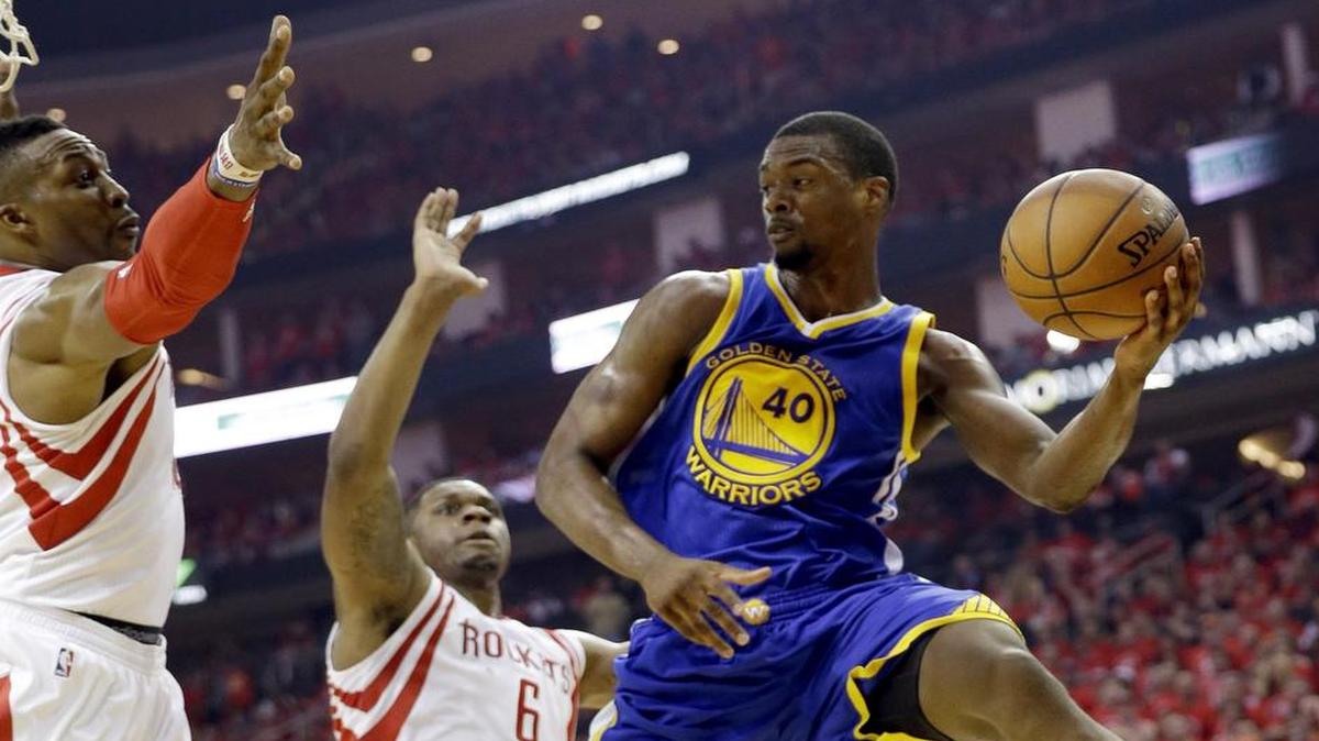 
Golden State Warriors forward Harrison Barnes (40) looks to pass around Houston Rockets center Dwight Howard (12) and forward Terrence Jones (6) during the first half in Game 4 of the NBA basketball Western Conference finals Monday, May 25, 2015, in Houston.
