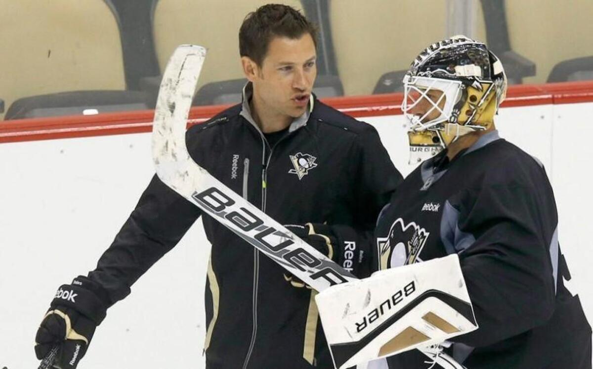In a file photo, goalie Tomas Vokoun, right, talks with Mike Bales, the Pittsburgh Penguins’ goalie coach, in 2013. The Carolina Hurricanes announced on Saturday that they had hired Bales to be their new goaltending coach.