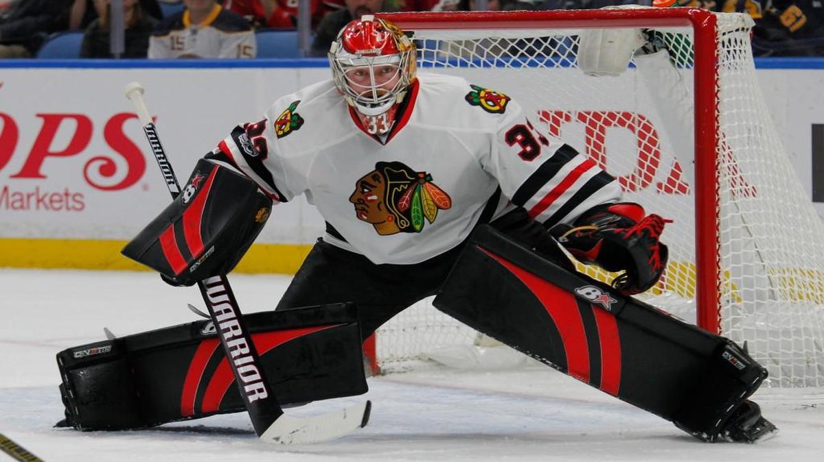 Former-Chicago Blackhawks goalie Scott Darling has signed a four-year deal with the Carolna Hurricanes.