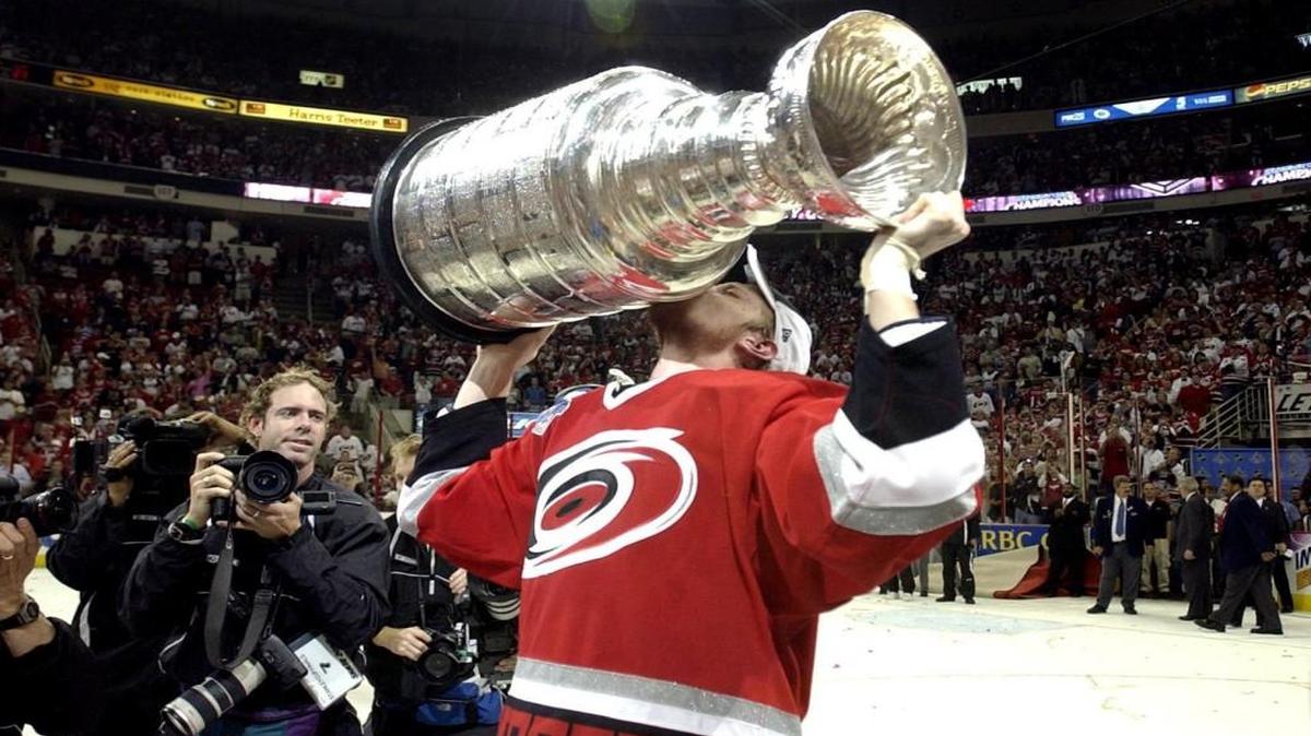 Eric Staal kisses the Stanley Cup after the Carolina Hurricanes beat the Edmonton Oilers 3-1 in Game 7 of the Stanley Cup on June 19, 2006.