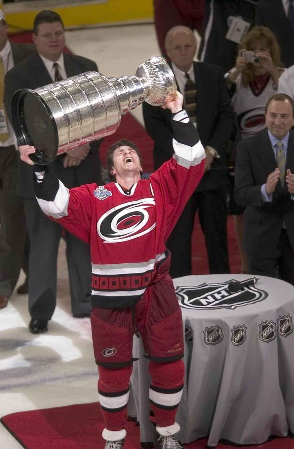 Carolina Hurricanes Captain Rod Brind’Amour hoists the Stanley Cup after the Canes defeated Edmonton 3-1 ON June 19, 2006 in game seven of the Stanley Cup finals at the RBC Center.