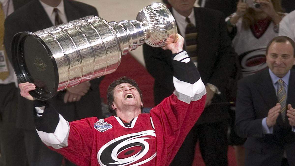 Carolina Hurricanes Captain Rod Brind'Amour hoists the Stanley Cup after the Canes defeated Edmonton 3-1 on Monday June 19, 2006 in game seven of the Stanley Cup finals at the RBC Center. 