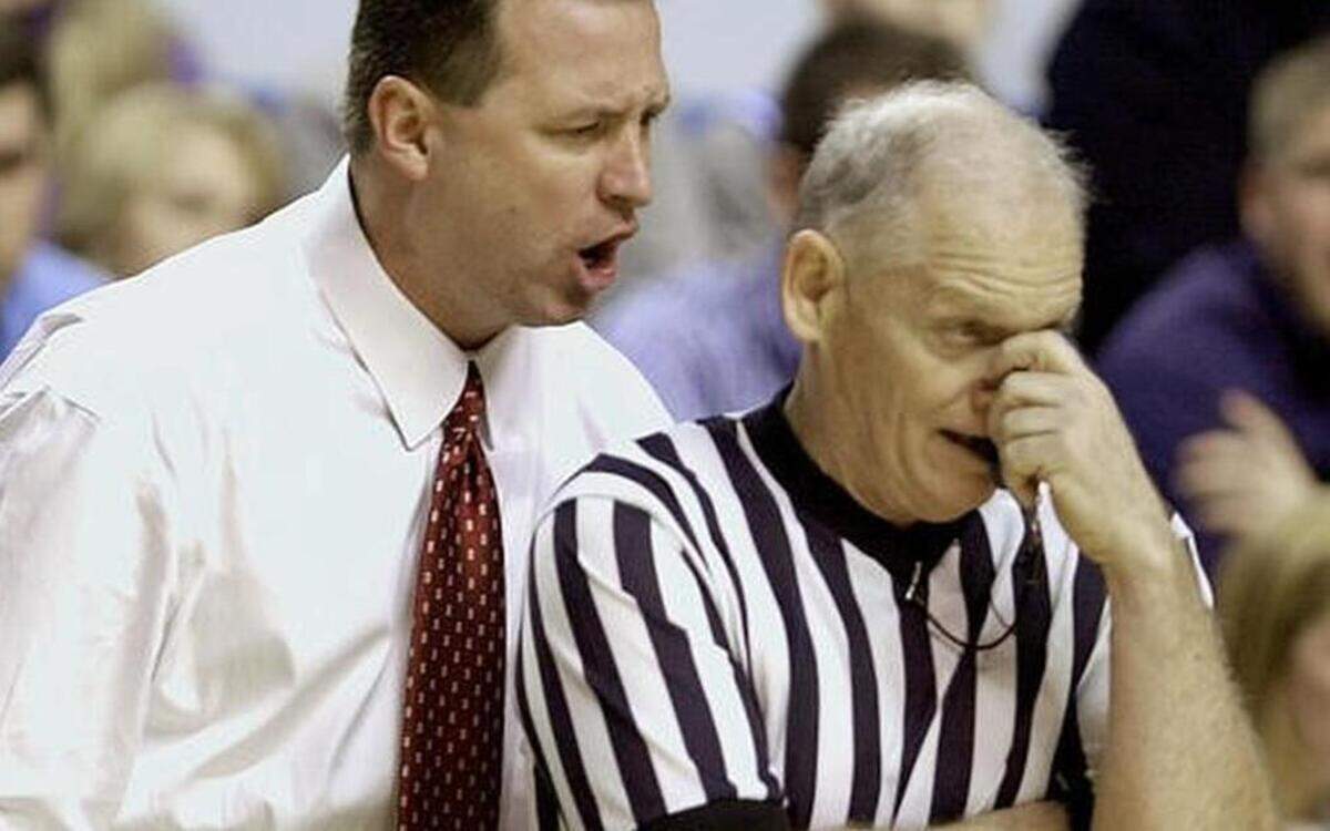 
Then-Alabama coach Mark Gottfried gives official John Clougherty an earful during the second half of a game against Kentucky on Saturday, Jan. 26, 2002, in Lexington, Ky. 
