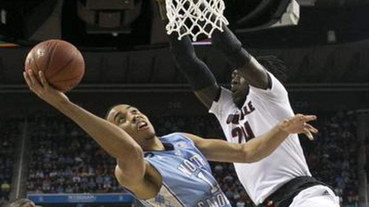 
North Carolina’s Brice Johnson (11) puts up a shot under Louisville’ Montrezl Harrell (24) during the quarterfinals of the ACC tournament at the Greensboro Coliseum.
