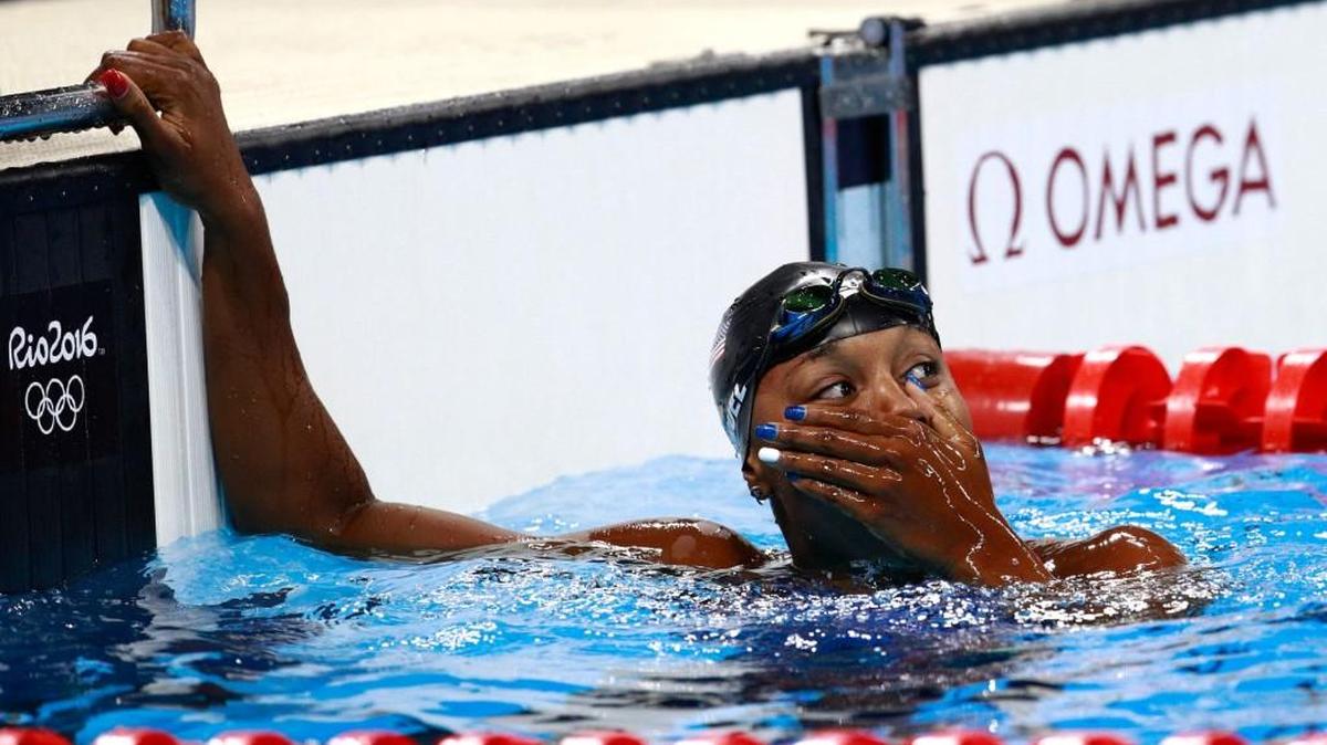 Simone Manuel of the United States celebrates after winning gold in the women’s 100m freestyle.