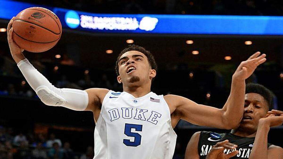
Duke guard Tyus Jones (5) goes in to score over San Diego State forward Malik Pope (21) in the second half of play. Duke beat San Diego State University 68-49 at the Time-Warner Cable Arena in Charlotte, N.C. Sunday, March 22, 2015. The Blue Devils will advance to the NCAA Sweet Sixteen in Houston, Tx.
