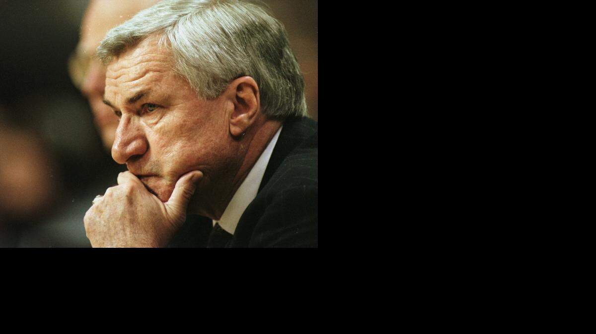 
Former North Carolina coach Dean Smith left $200 to his each of his former lettermen.

